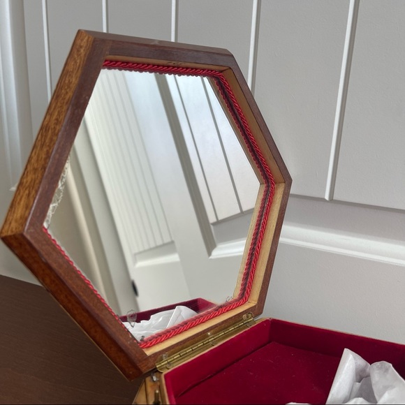 Traditional Italian Reuge Octagonal - Picture 5 of 11